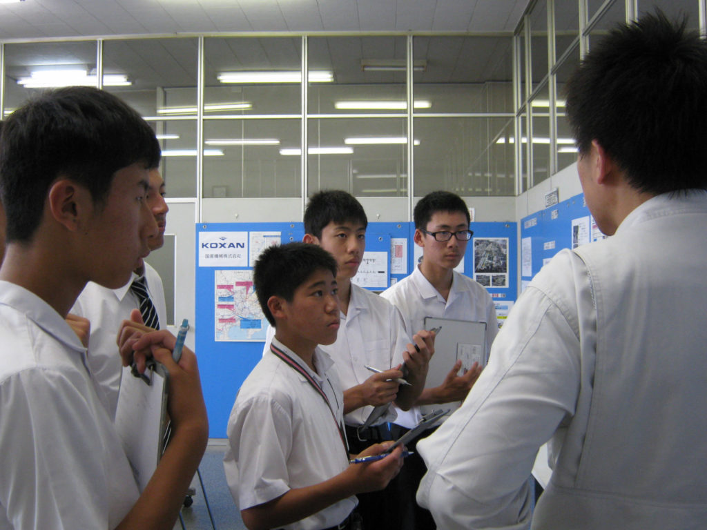 国産機械株式会社＿中学生が修学旅行で工場見学にやってきました。